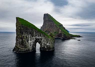 Drangarnir and Tindholmur