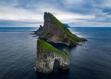 Drangarnir and Tindholmur