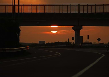 picture of dusk in the cit