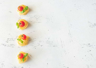 Raw fettuccine with tomato
