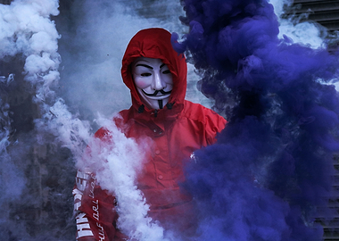 MASK ANONYMOUS WITH SMOKE