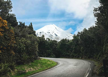 The road to the mountains