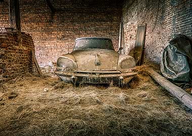 Citroen DS in the hay