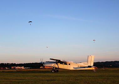 Pilatus PC6 and skydiver