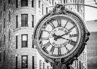 Fifht avenue clock