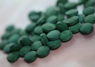 Spirulina platensis pills