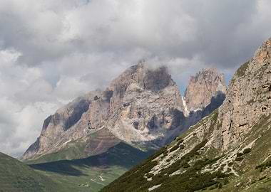 rocky mountain and cloudy