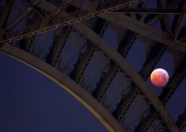 Eiffel moon eclipse