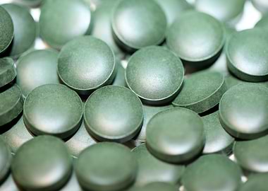 Spirulina green pills