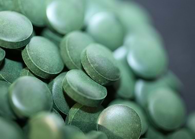Spirulina green pills