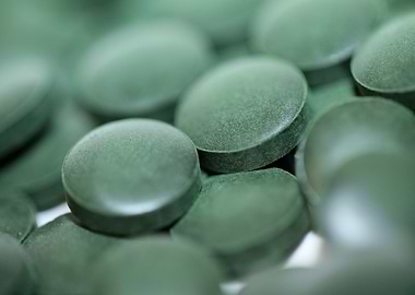 Spirulina green pills