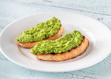 Guacamole toasts