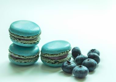 Macaroons with Blueberries