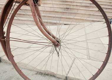 Wheel rusty old bicycle de