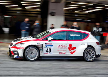 Spinning Wheels in Pitlane