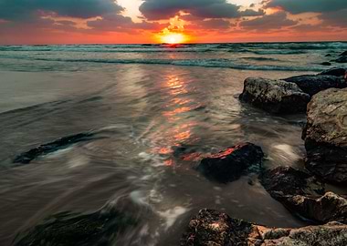 Dark Sun sea Israel rocks
