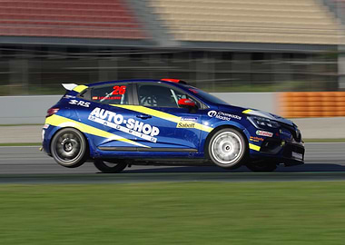 Renault Clio at 2 wheels