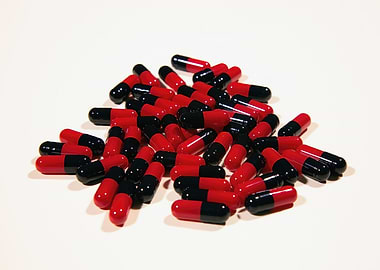 Pills red black bunch isol
