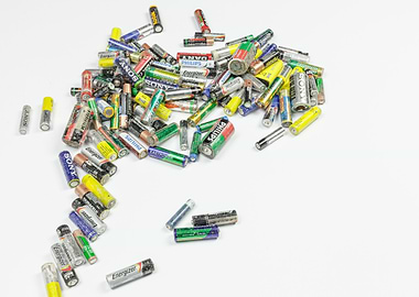 Batteries heap used recycl