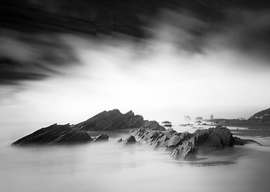 Monochrome coastal scener