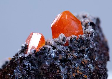 wulfenite mineral stone