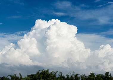 Spectacular white clouds