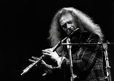 Flutist in black and white