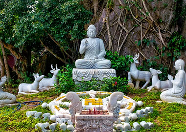 Buddha in Thui Son
