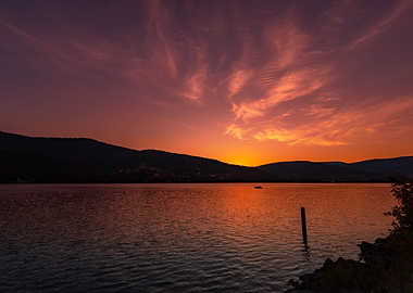 Autumn sunset on the lake