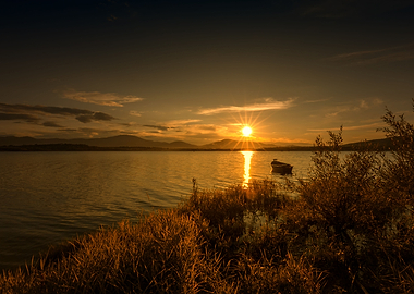 Autumn sunset on the lake