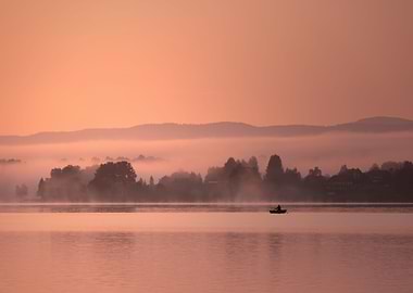 Misty morning on the lake