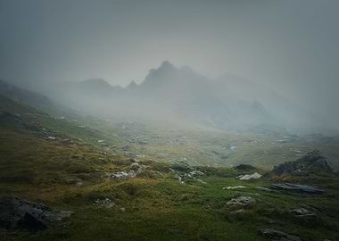 Transfagarasan misty mount