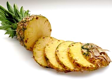 sliced pineapple