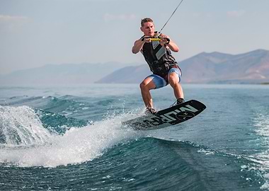 Low fly water board skier