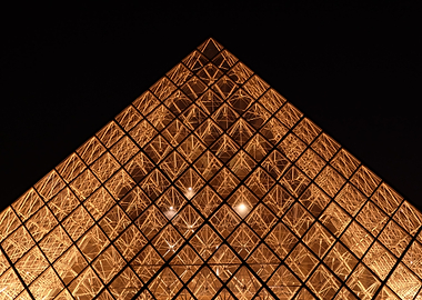 LE LOUVRE PARIS