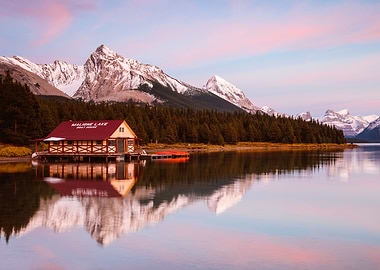 Maligne lake at sunset