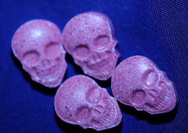 Skull ecstasy pills macro
