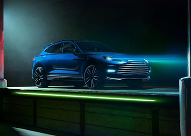 Aston Martin DBX 707