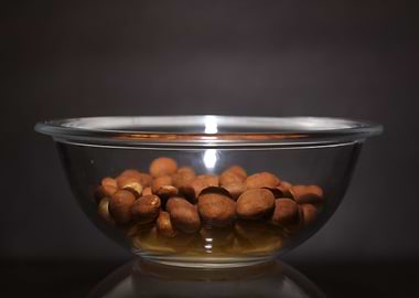 Salted and crunchy peanuts