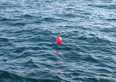 RED BALLOON ON THE SEA