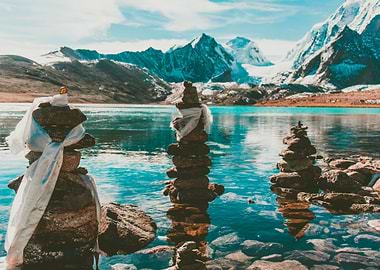 LAKE IN FRONT OF THE MOUNT