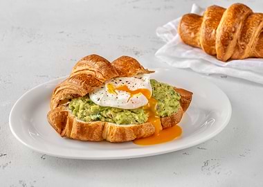 Croissant with guacamole