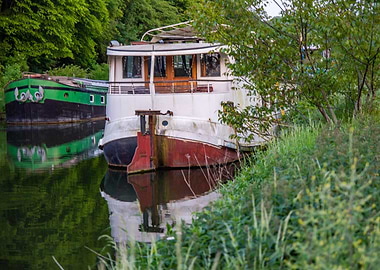 Boat reflection on vegetat