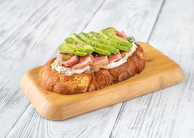 Tuna and avocado toast