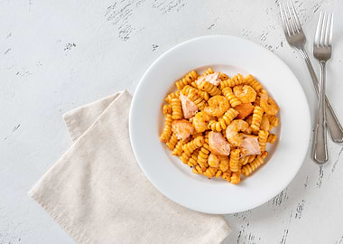 Bisque pasta with salmon