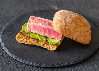Sandwich with tuna