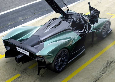 Aston Martin Valkyrie 2022
