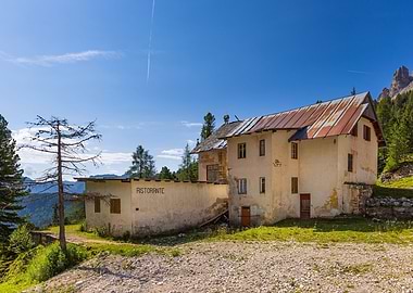 An abandoned mountain shel