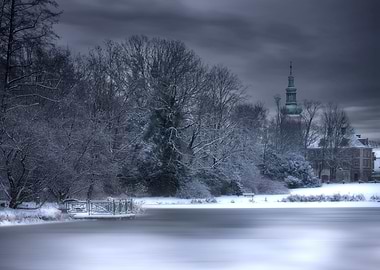 Winter frozen morning park