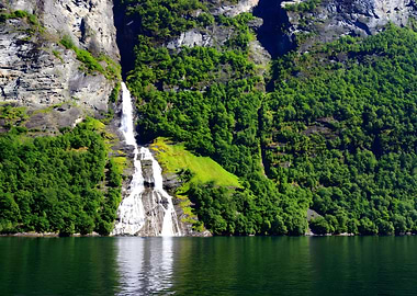 FRIAREN WATERFALL NORWAY